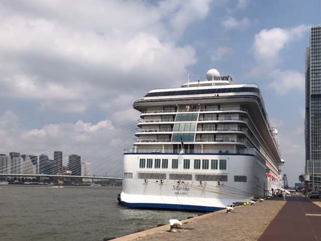 Spiegel Marina tijdens bezoek Rotterdam